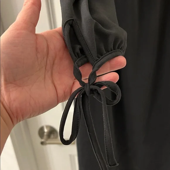 Elegant Black Midi Dress - Picture 4 of 6